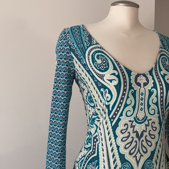 Tigerlily Dress size 4 🏝 - Picture 2 of 6